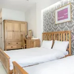 Luxury Hotel - 50/3 Truong Son, Q. Tan Binh - By Bayhostel