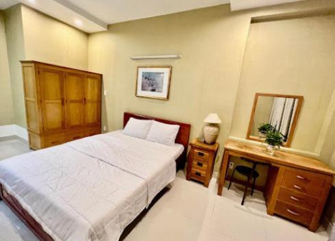 Luxury - 50/3 Truong Son, Q. Tan Binh - By Bayhostel * TP. Hồ Chí Minh